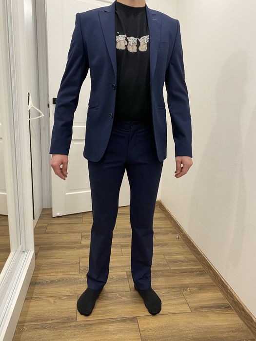 Чоловічий брючний костюм темно синій приталений