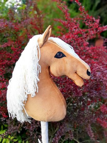 Hobby Horse koń na kiju wykonany jest ręcznie Duży (A3)