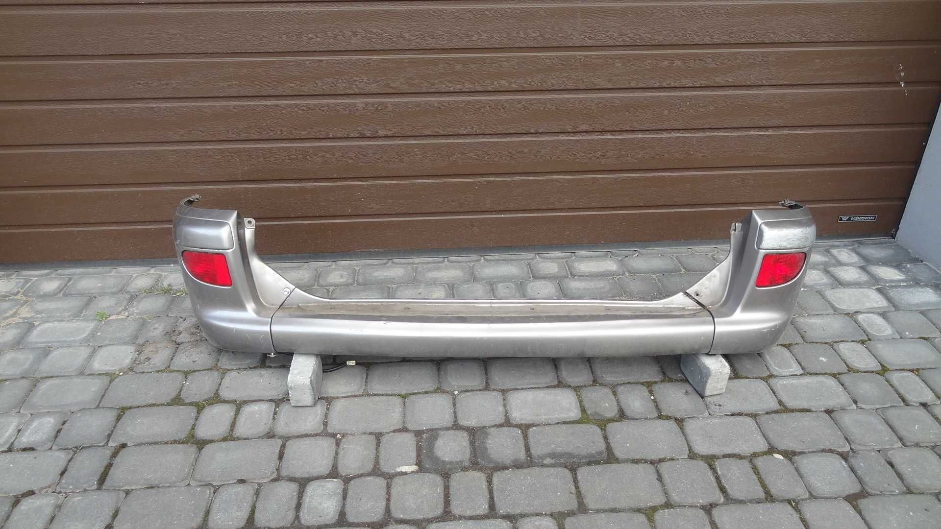 Toyota yaris verso 03-05  lift zderzak tył kompletny kol 1D2