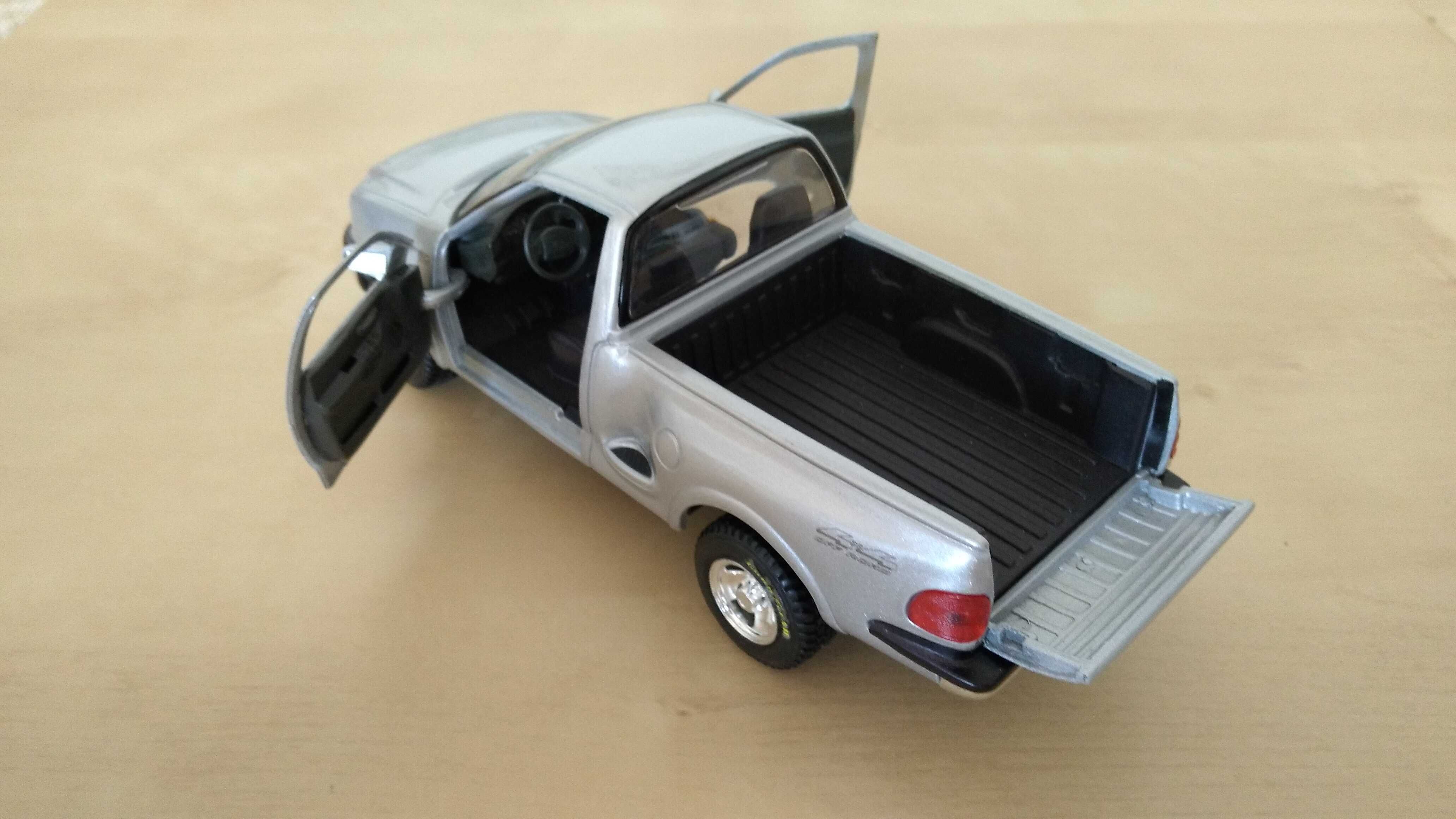 Ford F-150 Flareside Maisto 1:26