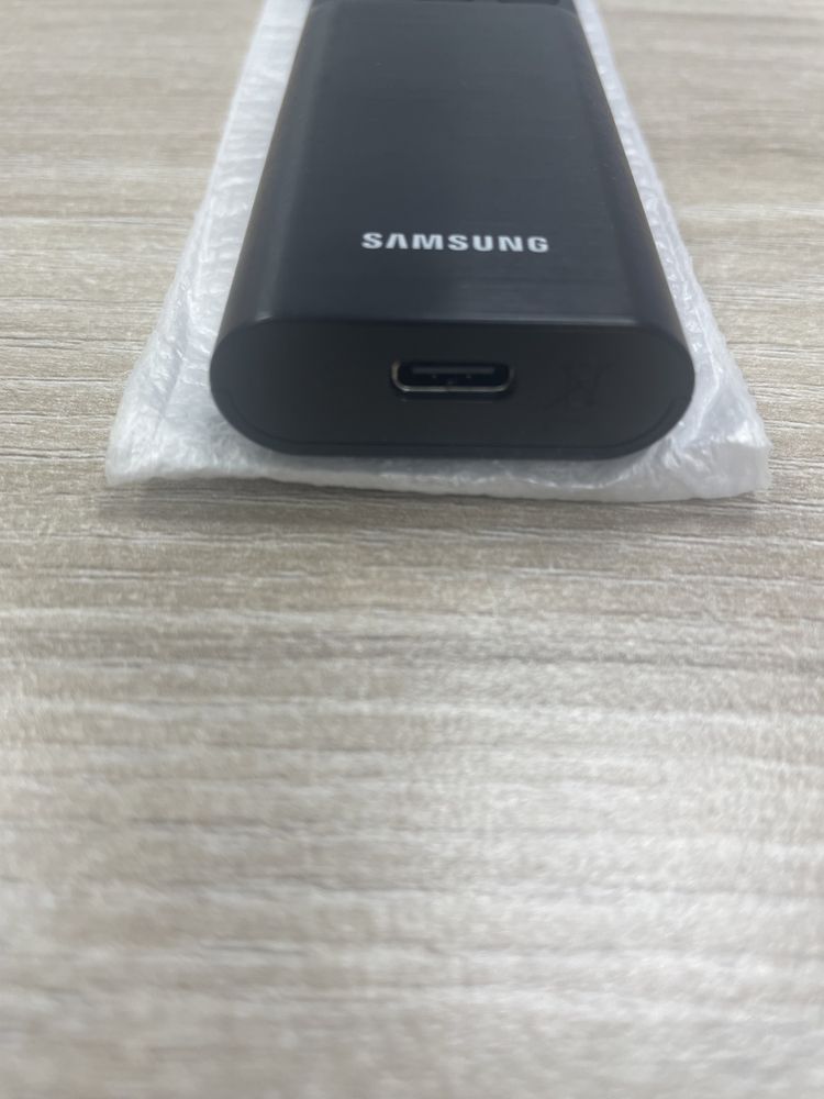 Оригінальний пульт Samsung BN59-01357L з сонячною панеллю.