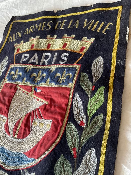 Bandeira,fragmento bordado Paris