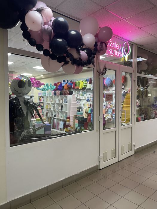 Продам магазин в торговому центрі