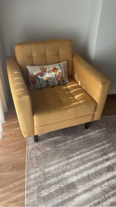 Sofa / cadeirao amarelo