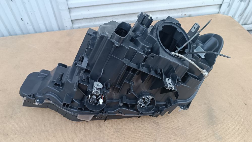 Vendo farol direito de BMW 3 series F30 31 xenon ano 2013/19