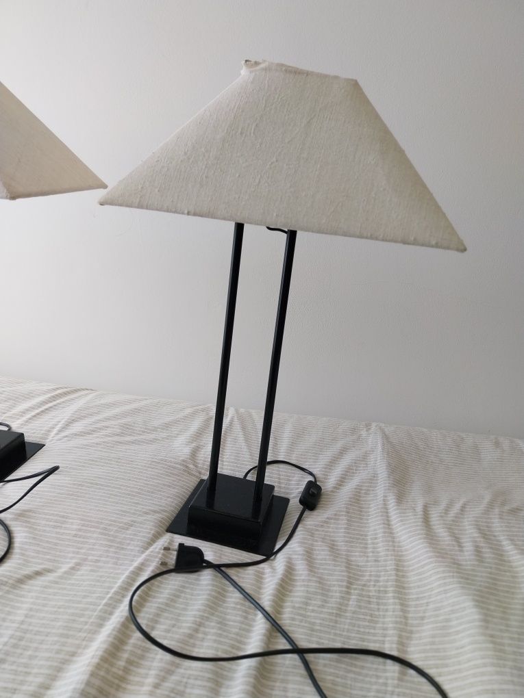 2 Candeiros de mesa de cabeceira  modernos