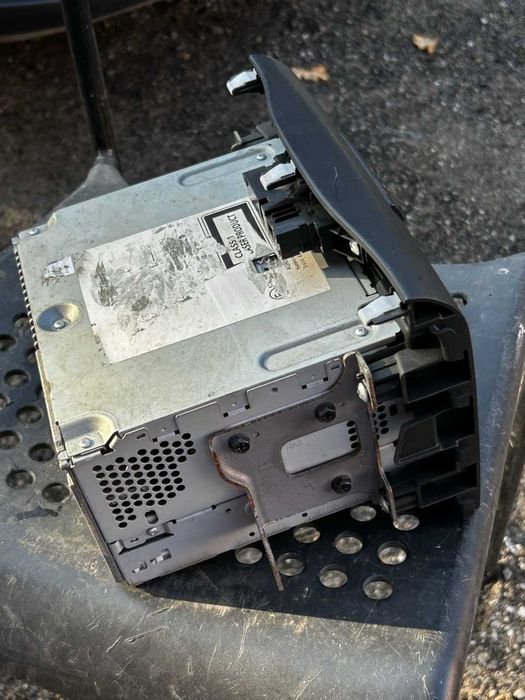 Radio Honda z przyciskiem świateł awaryjnych