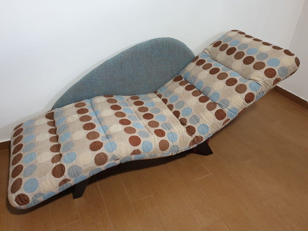 Cadeira chaise long em tecido