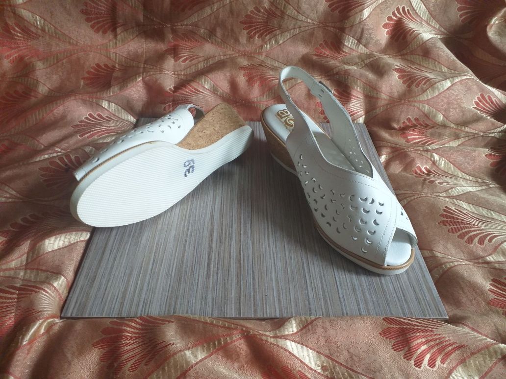 Sandały aco skórzane damskie koturnie color biały rozmiar 39