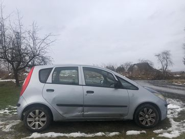 MITSUBISHI COLT samochód osobowy