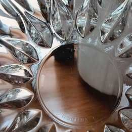 Cinzeiro trabalhado em vidro grosso. diâmetro 19cm *