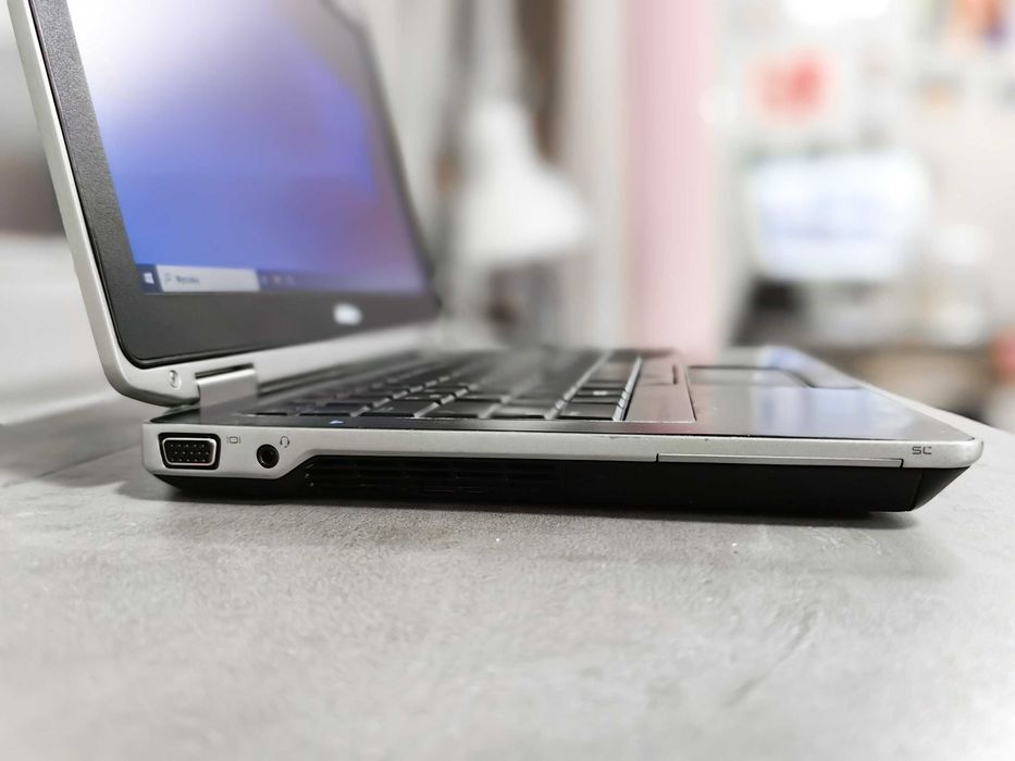 Laptop Dell i3 8gb ram SSD win 10 bateria Stan BDB mogę podwieźć