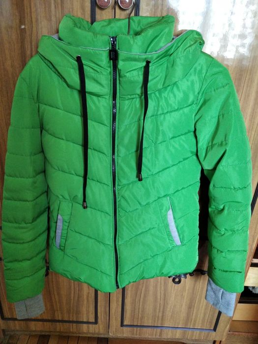 Курточка жіноча нова