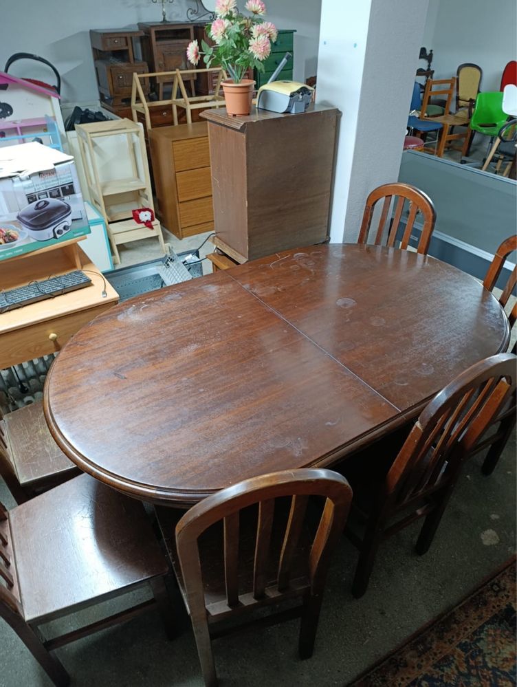 Conjunto de mesa com cadeiras