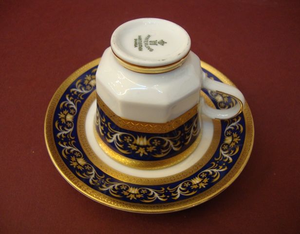 Chávena antiga em porcelana