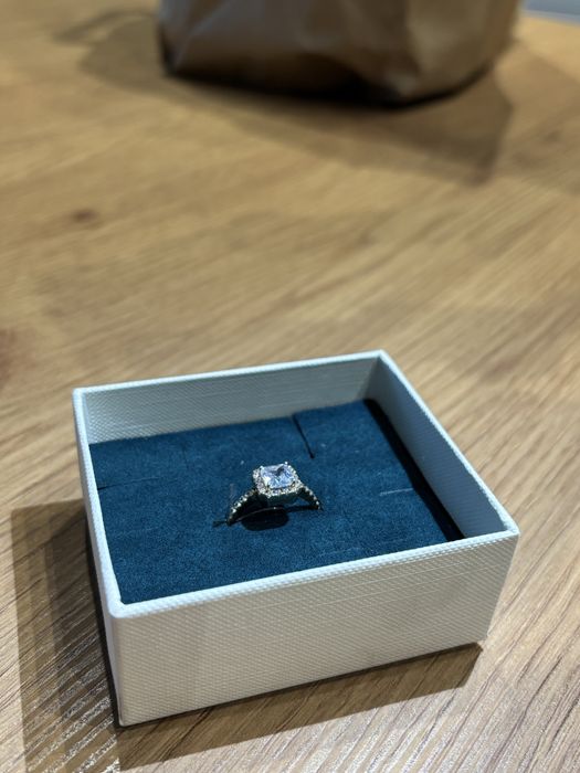 pierścionek YES w idealnym stanie