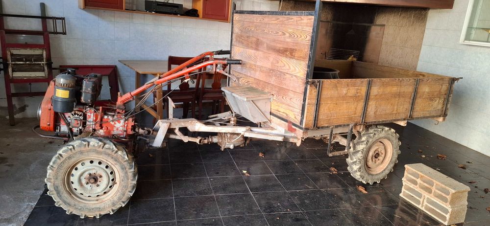 Moto enxada Lombardini com 359cm3, 10 cv.