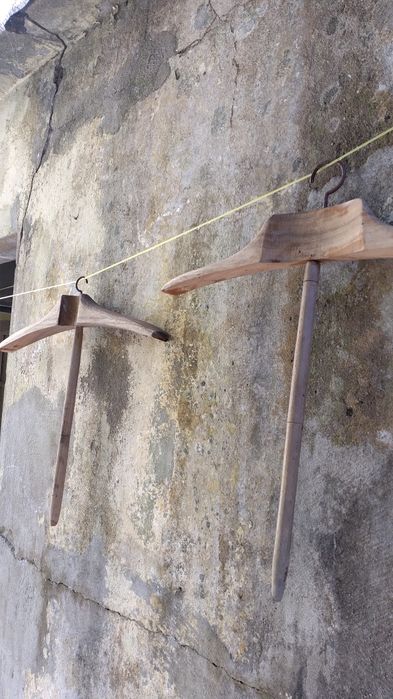 Cabides antigas para roupa