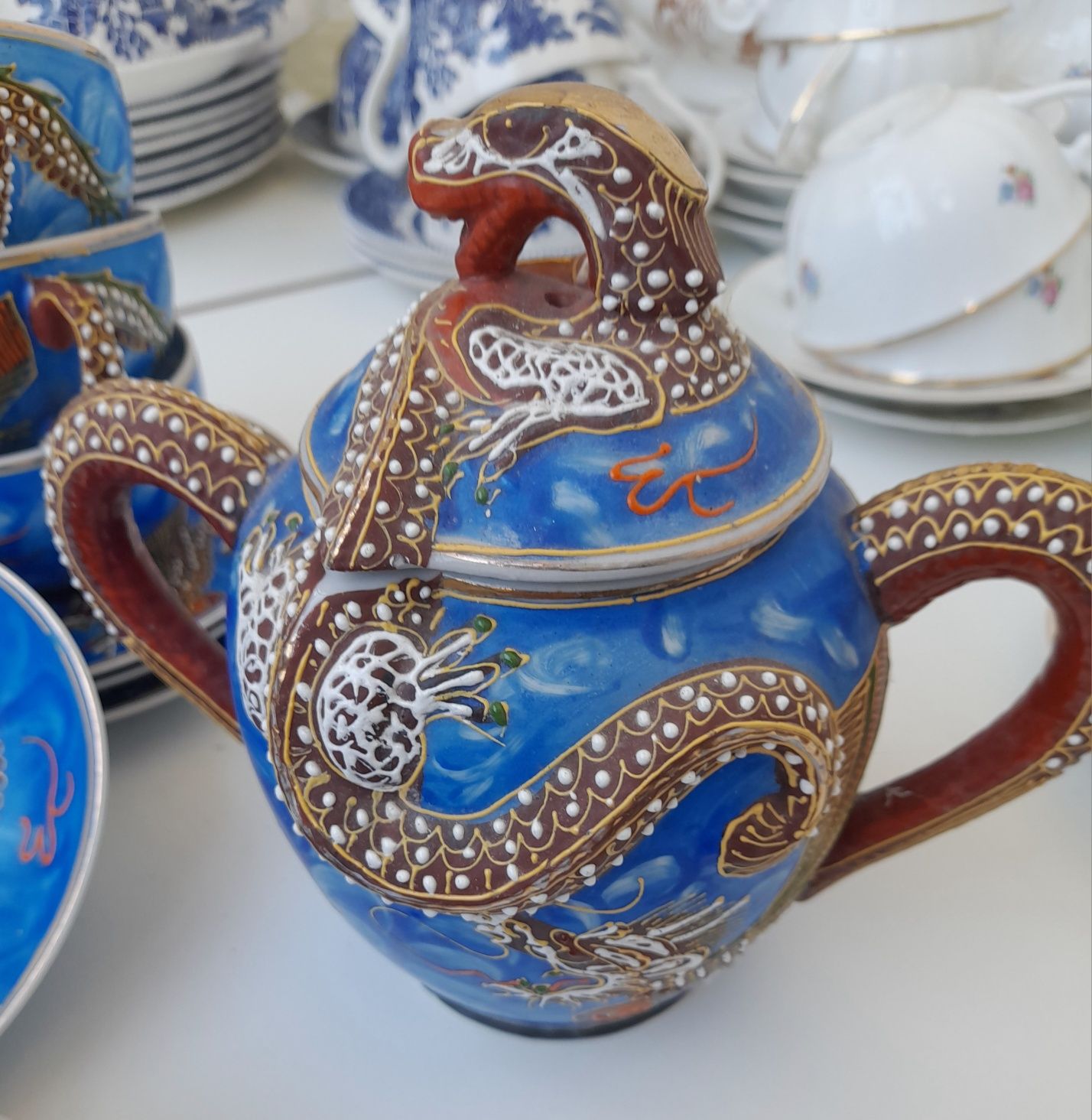 Várias peças de conjunto azul chinês com Dragão