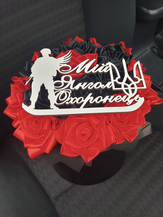 Атласні троянди у коробці. Квіти.продам