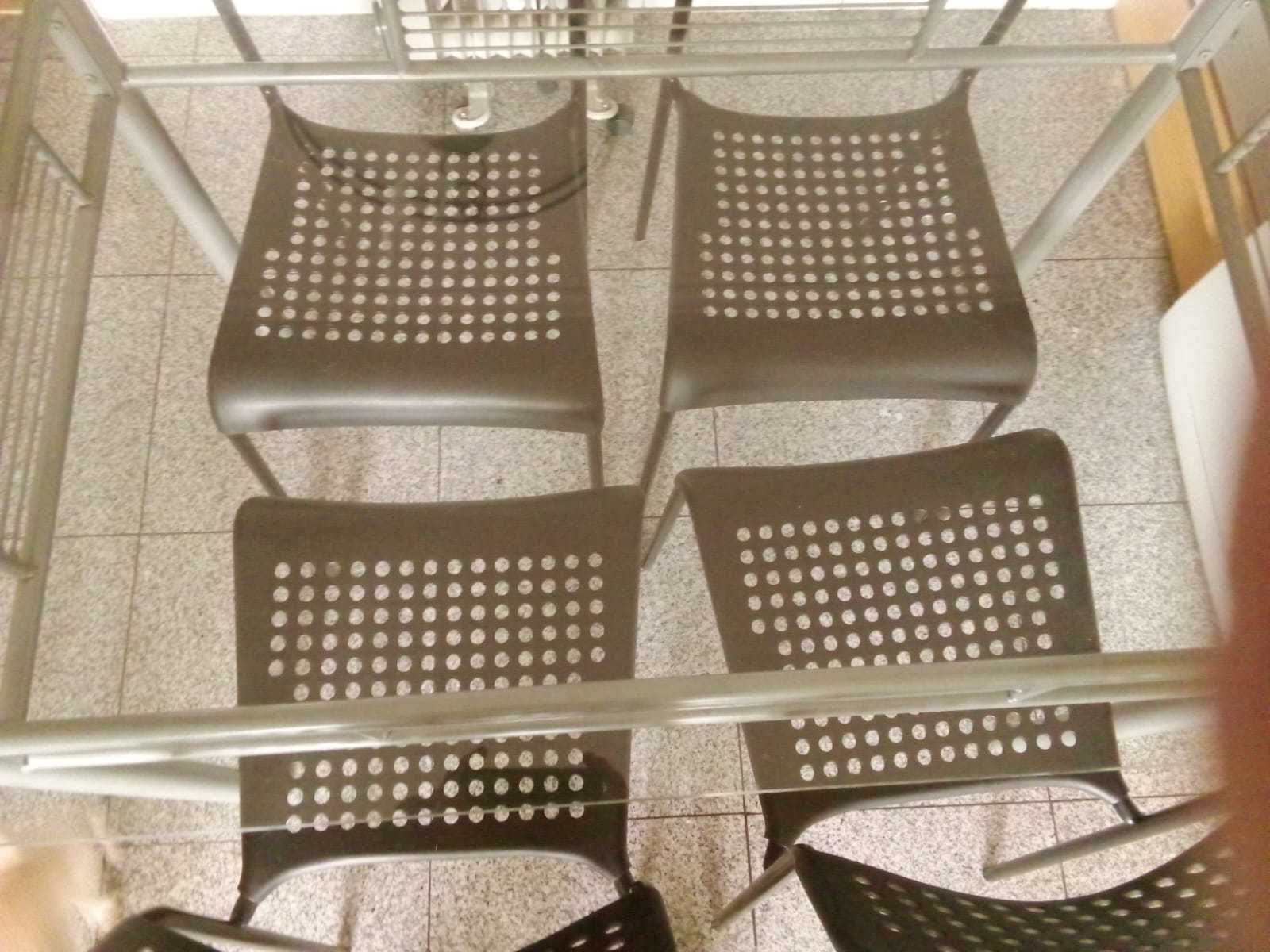 Mesa de cozinha em vidro C/ 4 cadeiras