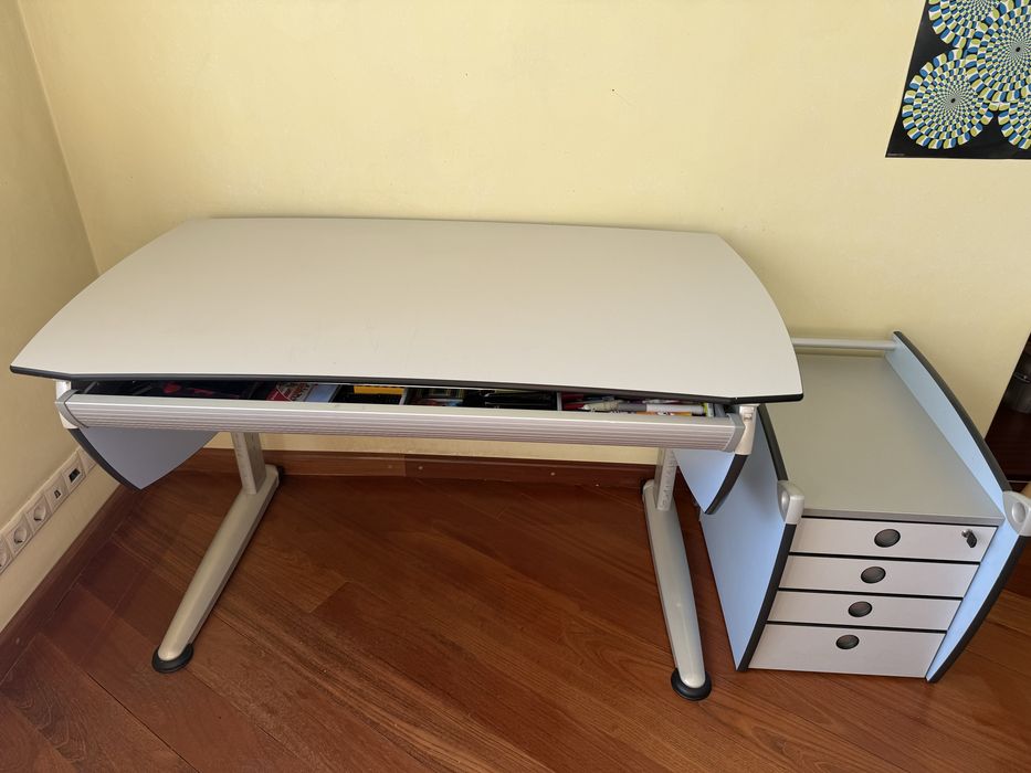 Парта mall яка зростає з дитиною