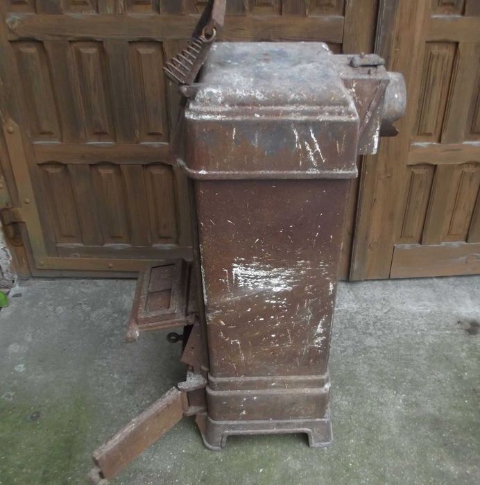 Piec typ koza używany stary żeliwny zabytkowy