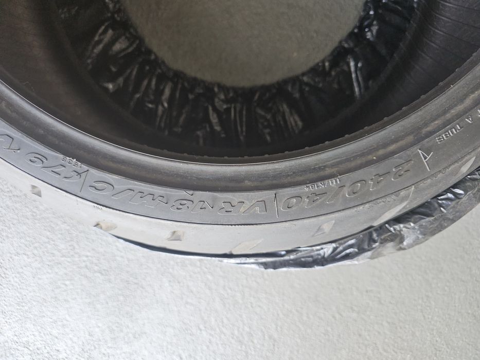 Pneu de mota 240/40VR18 Pirelli Night dragon