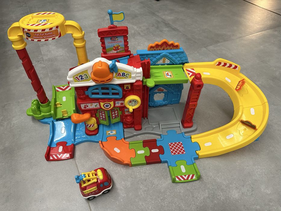 Garaż na samochody+ autko straż,  Vtech