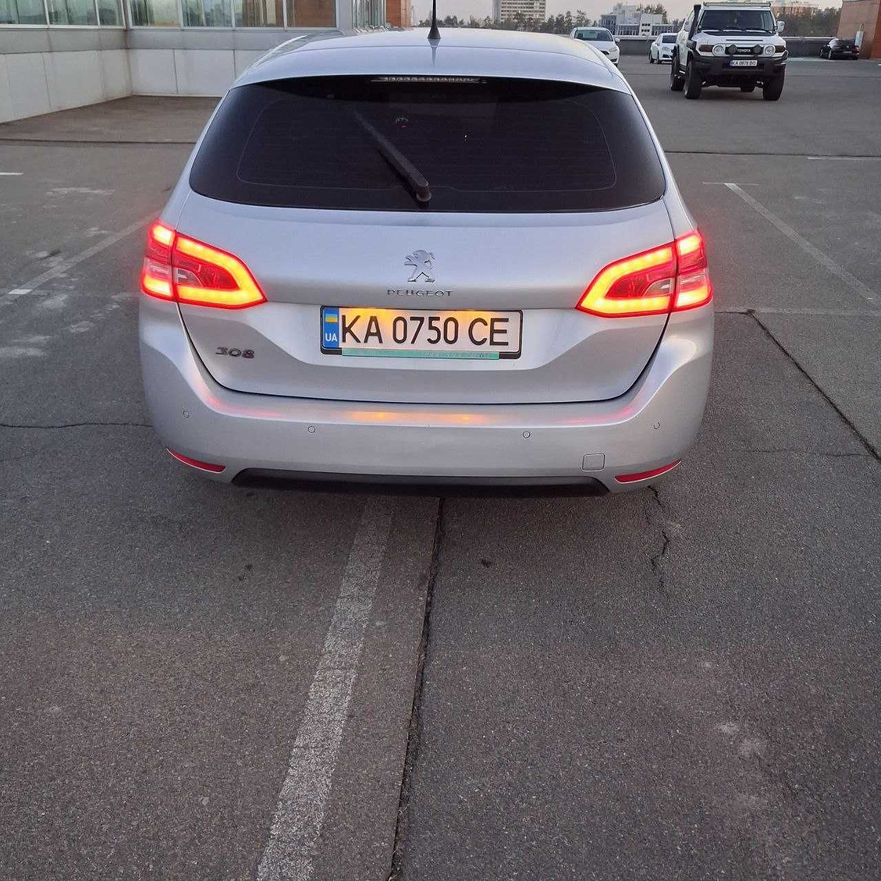 Офіційний Peugeot 308 II покоління 1.6D MT 2016 р.