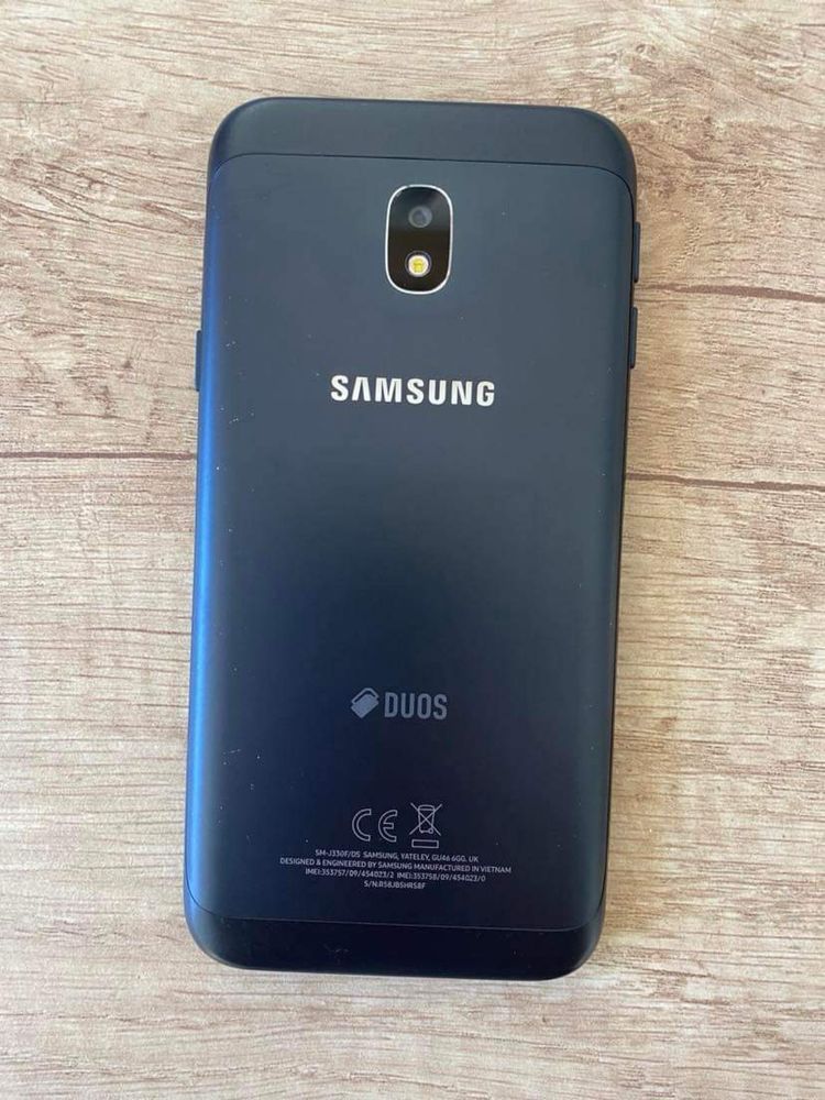 Smartfon Samsung Galaxy J3 2 GB / 16 GB czarny