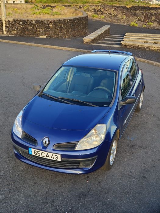 Renault Clio 1.5 dCi - Cor Azul - 5 Portas - Gasóleo