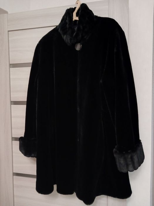 Шуба из экомеха.