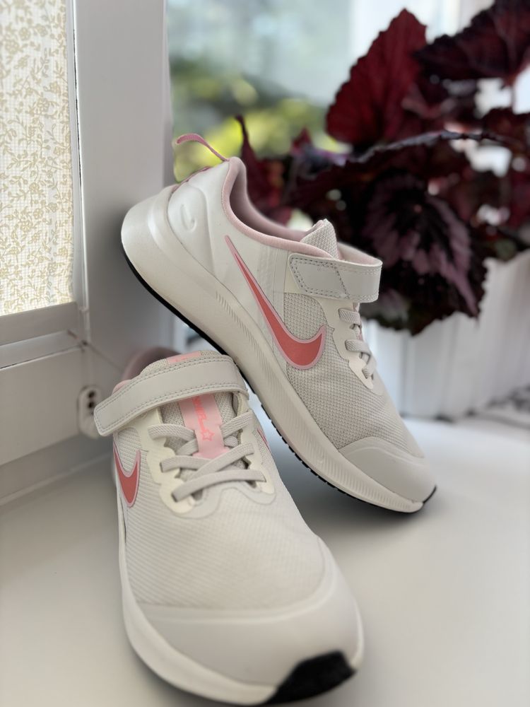 Дитячі кросівки Nike Star Runner білі для дівчинки
