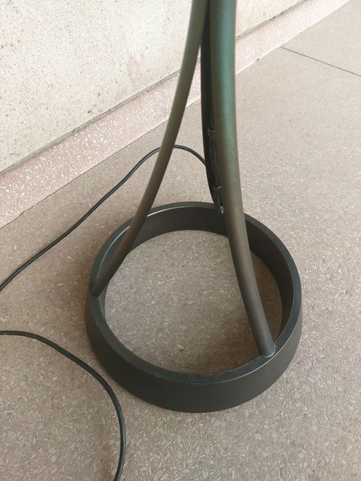 Lampa podłogowa piękna industrialna minimalistyczna solidna