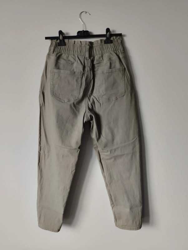 Ciemnozielone khaki spodnie typu paperbag