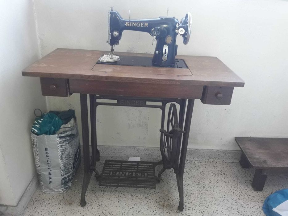 Máquina de costura Singer (60anos)