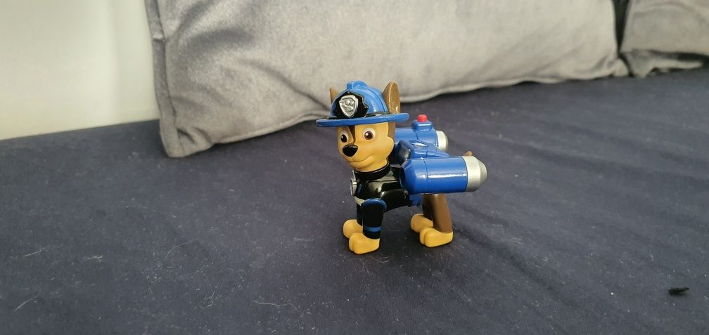 Piesek z psiego patrolu Chase policjant