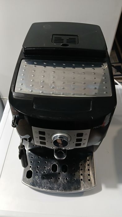 Кавомашина DeLonghi в робочому стані з Гарантією