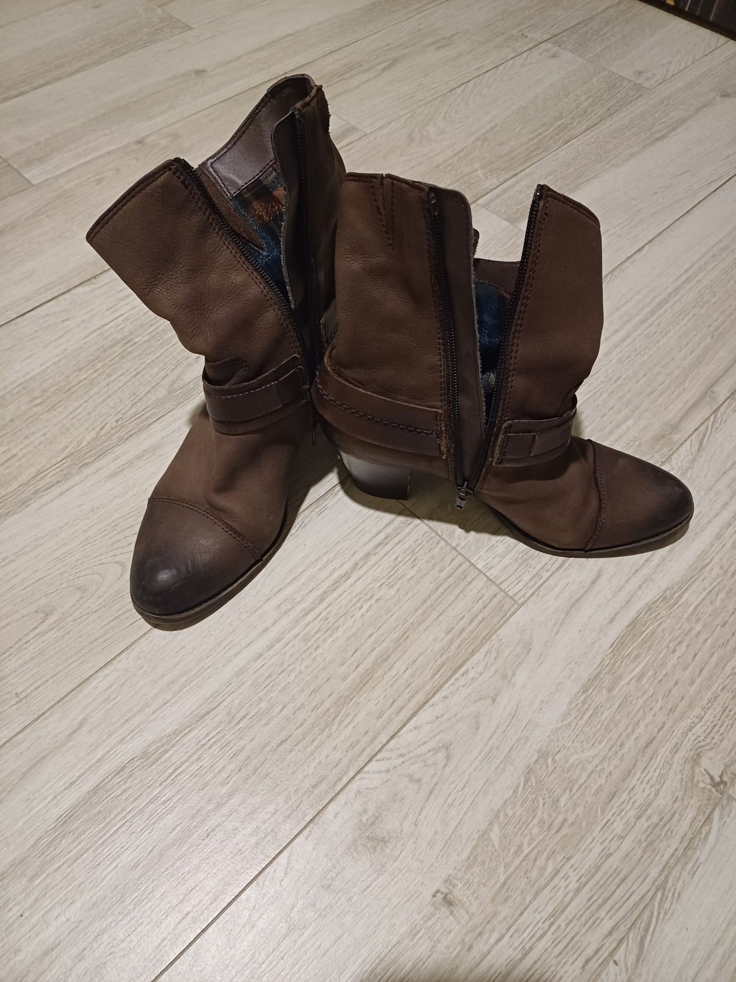 Buty jesiene 39 r