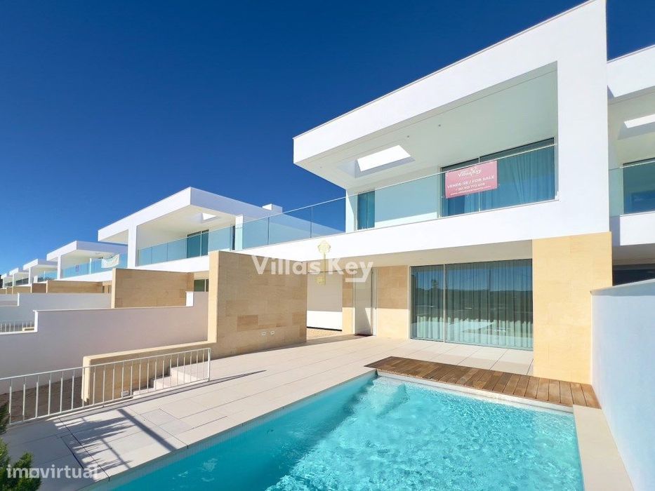 Nova moradia moderna com três quartos e piscina privada em Lagos