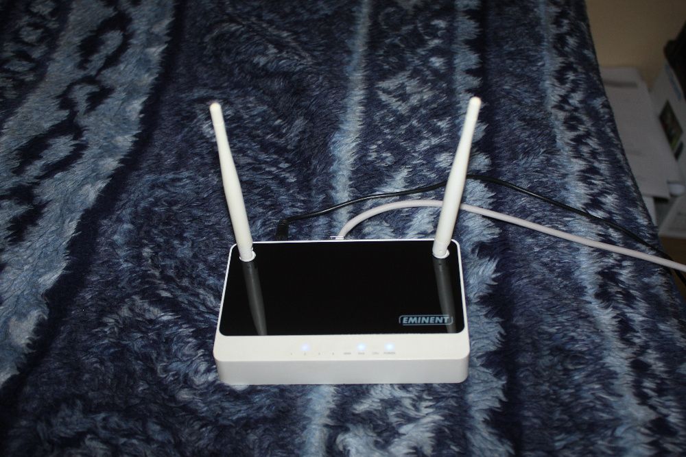 Router Eminent EM4544