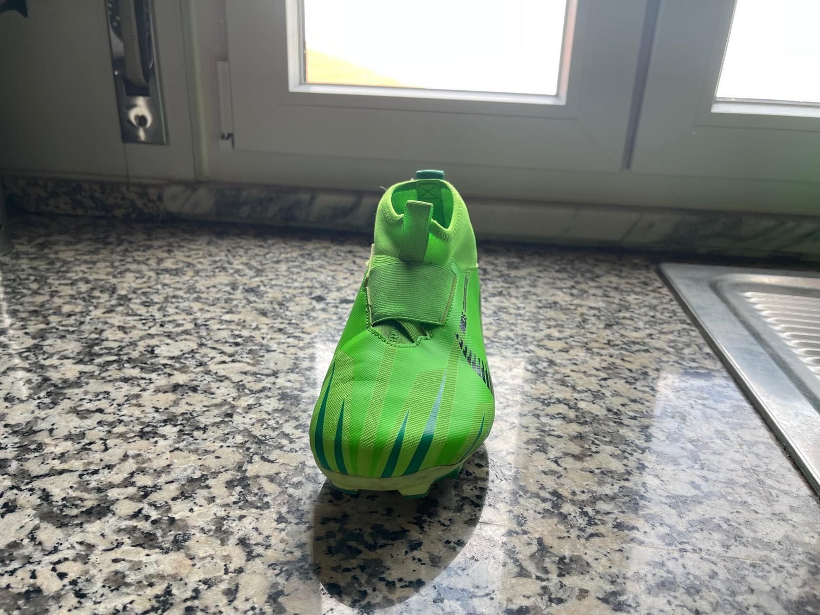 Chuteira Nike usada uma única ve