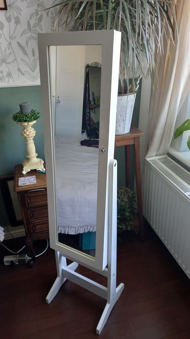 Lustro stojące z szafką na biżuterię, gablotka