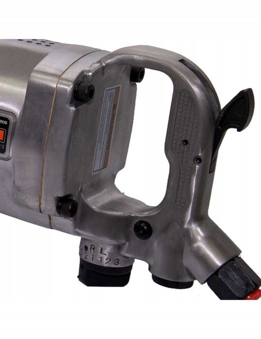 пневмогайковерт 1" 4950 Nm с головками + чемодан