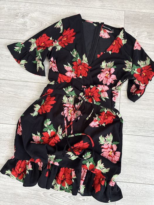 Сукня дуже гарна та стильна розмір М , нова