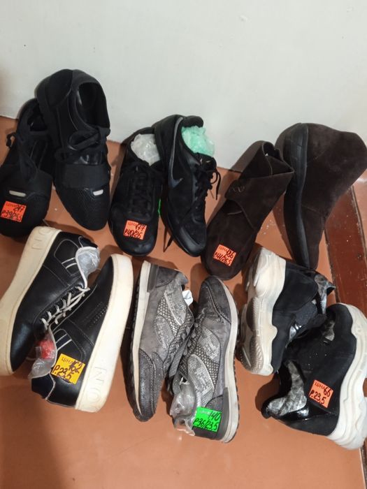 Женские кроссовки