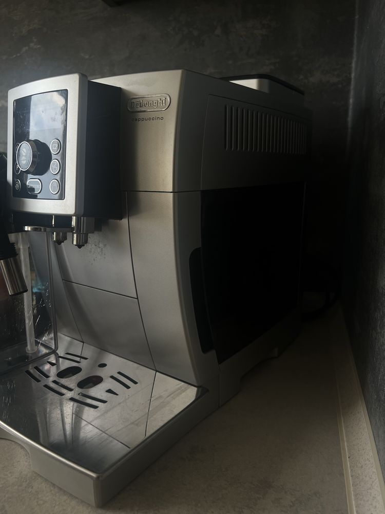 Ekspres ciśnieniowy DeLonghi ECAM23.460.S z spieniaczem LatteCrema