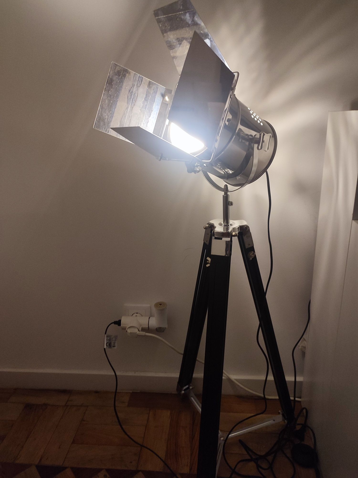 Candeeiro de pé estilo fotógrafo