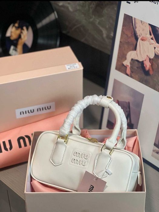 MiuMiu Biała Torebka 2025 - Luksusowy i Elegantny Design